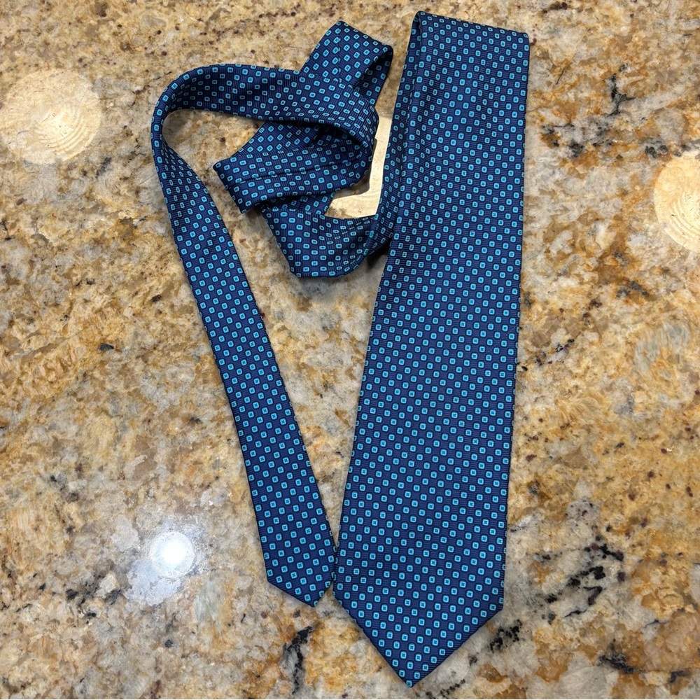 Brooks Brothers Blue Geometric Tie 100% Silk - Printed in Italy 🇮🇹 Made in USA